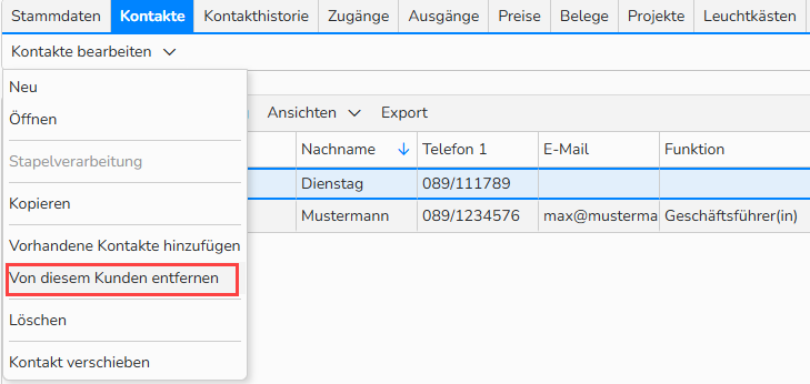 Screenshot eines Stammdatensatzes im Tab „Kontakte“. UI-Elemente zum Verknüpfen und Entfernen bereichsübergreifender Kontakte sind hervorgehoben.