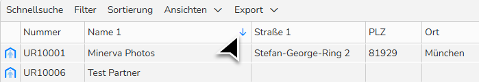 Screenshot der Tabellenansicht mit sortierbaren Spalten; eine Spaltenüberschrift ist hervorgehoben.