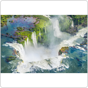 Ein Foto einer Region mit Wasserfällen