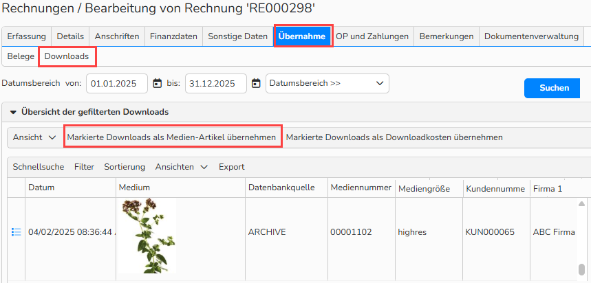 Screenshot des Fensters Bearbeitung von Rechnung mit dem geöffneten und hervorgehobenen Tab Übernahme und Sub-Tab Download. Es werden Optionen angezeigt, um Downloads aus anderen Belegen zu übernehmen. Die Schaltfläche Markierte Downloads als Medien-Artikel übernehmen ist hervorgehoben.